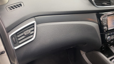 Nissan Qashqai 1.2 DiG-T N-Connecta 5dr Petrol Hatchback